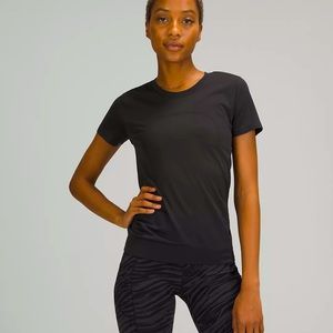 Swiftly Breathe Relaxed-Fit Short Sleeve Shirt